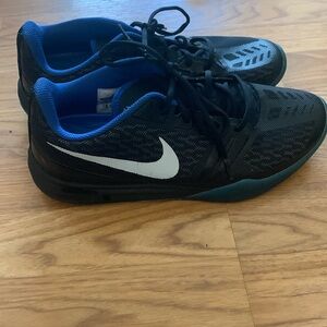 Nike Bryant mentality basketball sneakers, size 9